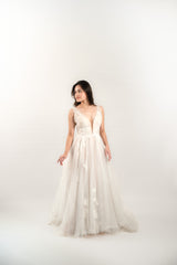 Deep Neckline Sleeveless Tulle Wedding Gown with Floral Embroidery